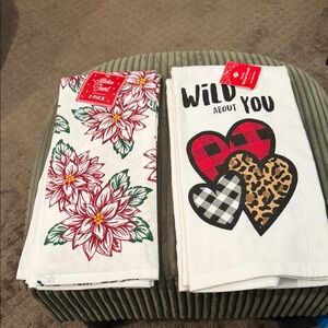 Kitchen Towels.  2 Christmas. 2 Valentines.  New.